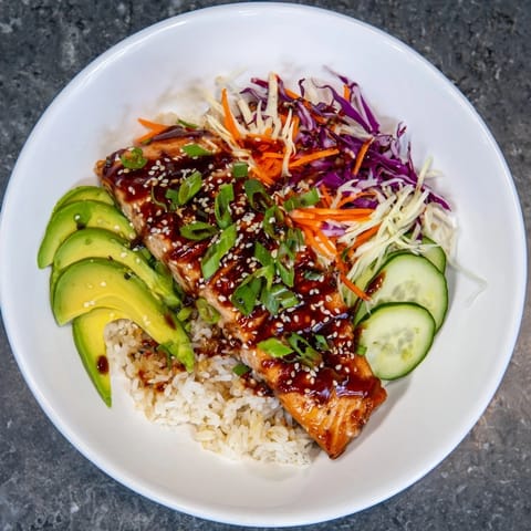 A colorful Sweet Chili Salmon Rice Bowl showcases flaky salmon atop perfectly cooked jasmine rice.